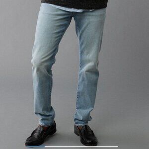 NEW Men's AE AirFlex Athletic Fit Jean, Light Wash, Size: 40 x 30